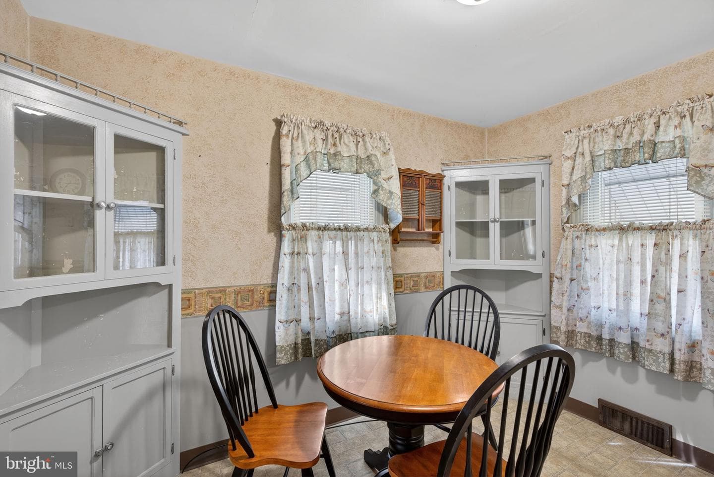 821 N Hanover Street photo 13