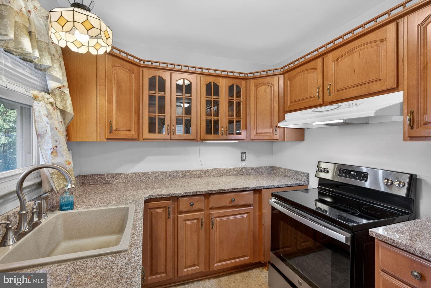 821 N Hanover Street photo 17