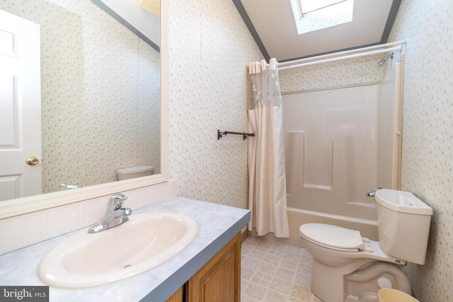 13 Asheton Lane photo 28