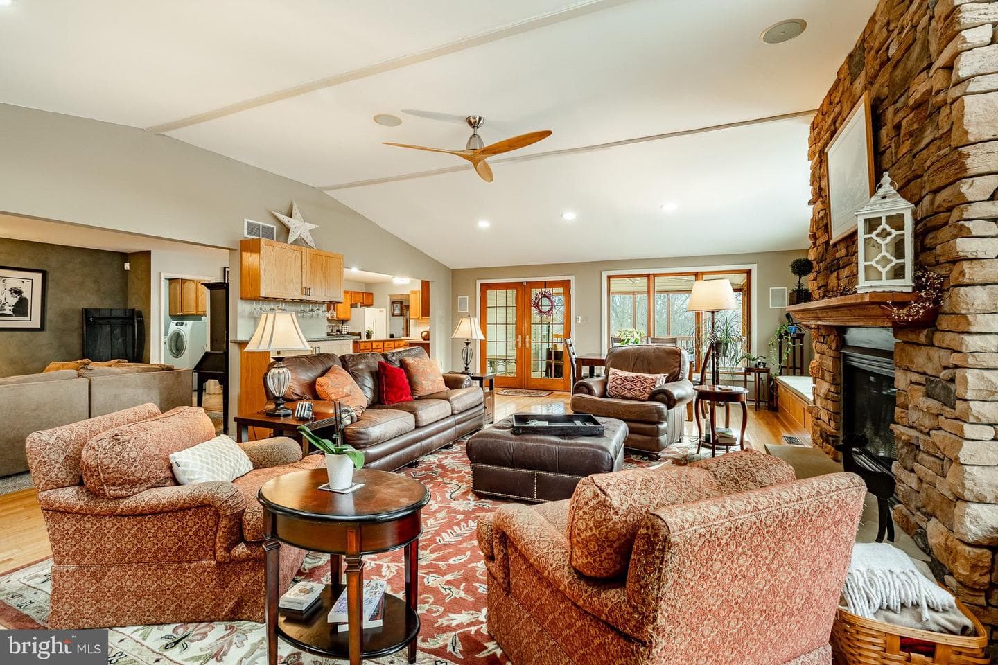332 Nicholas Lane photo 16