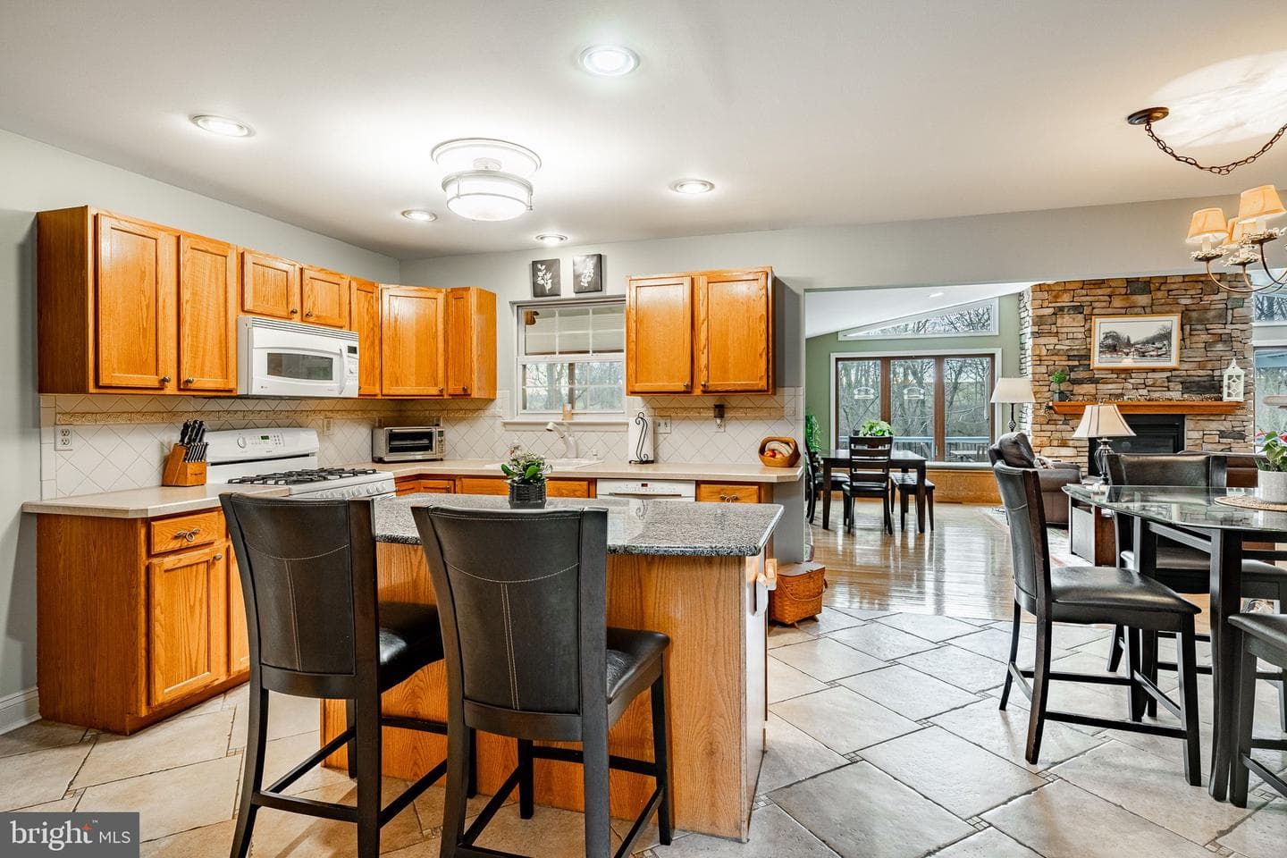 332 Nicholas Lane photo 8