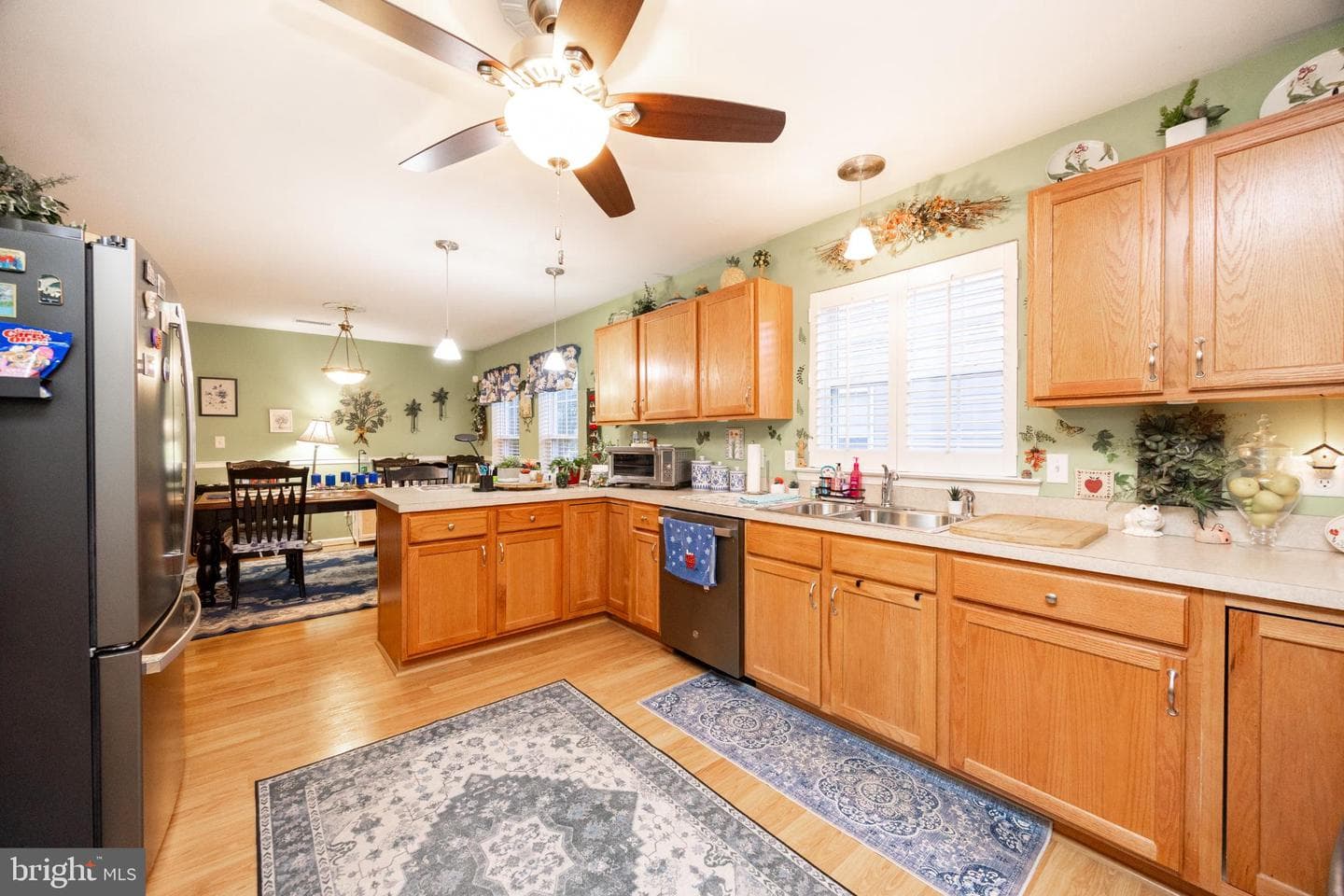 102 W Harmony Drive photo 4