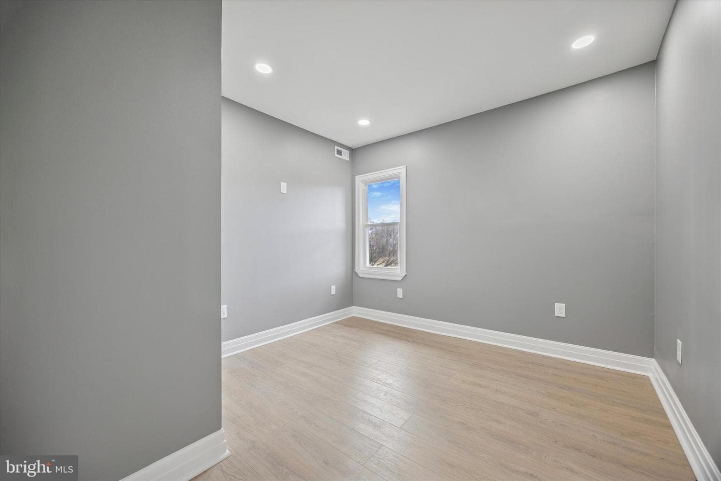 523 W Glenside Avenue photo 19