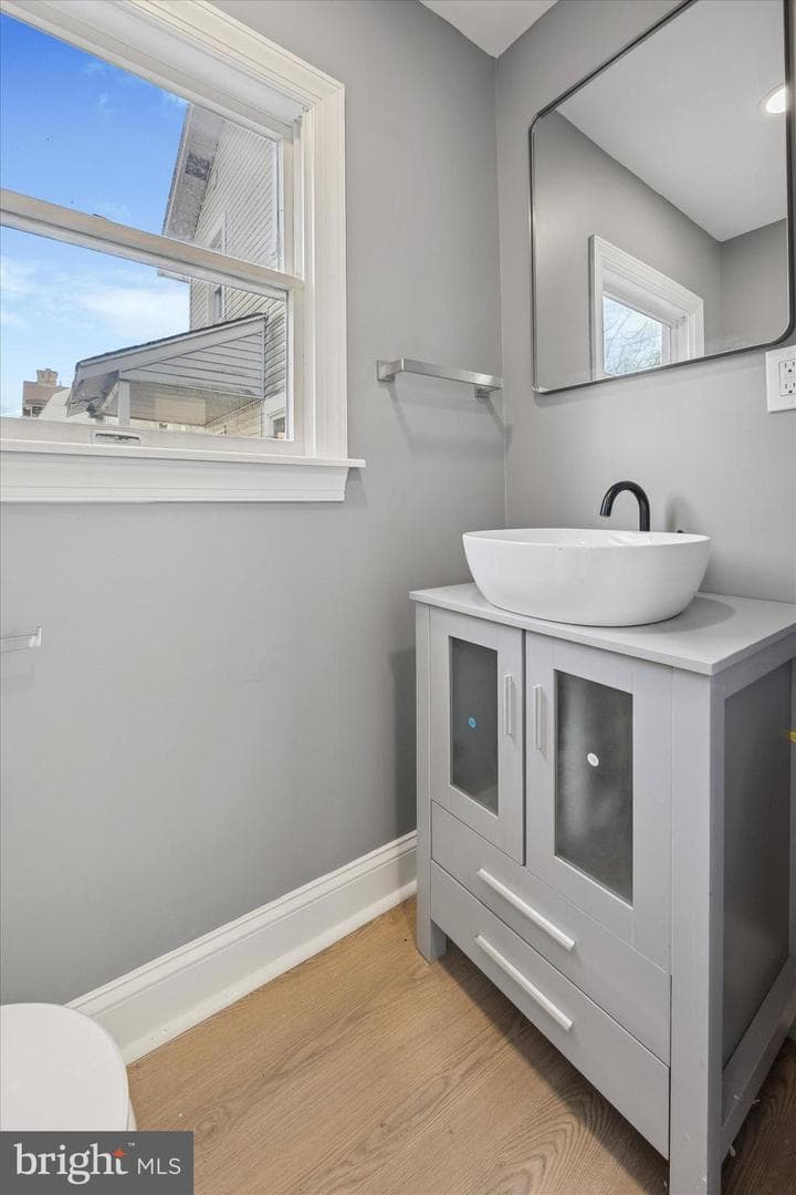 523 W Glenside Avenue photo 23