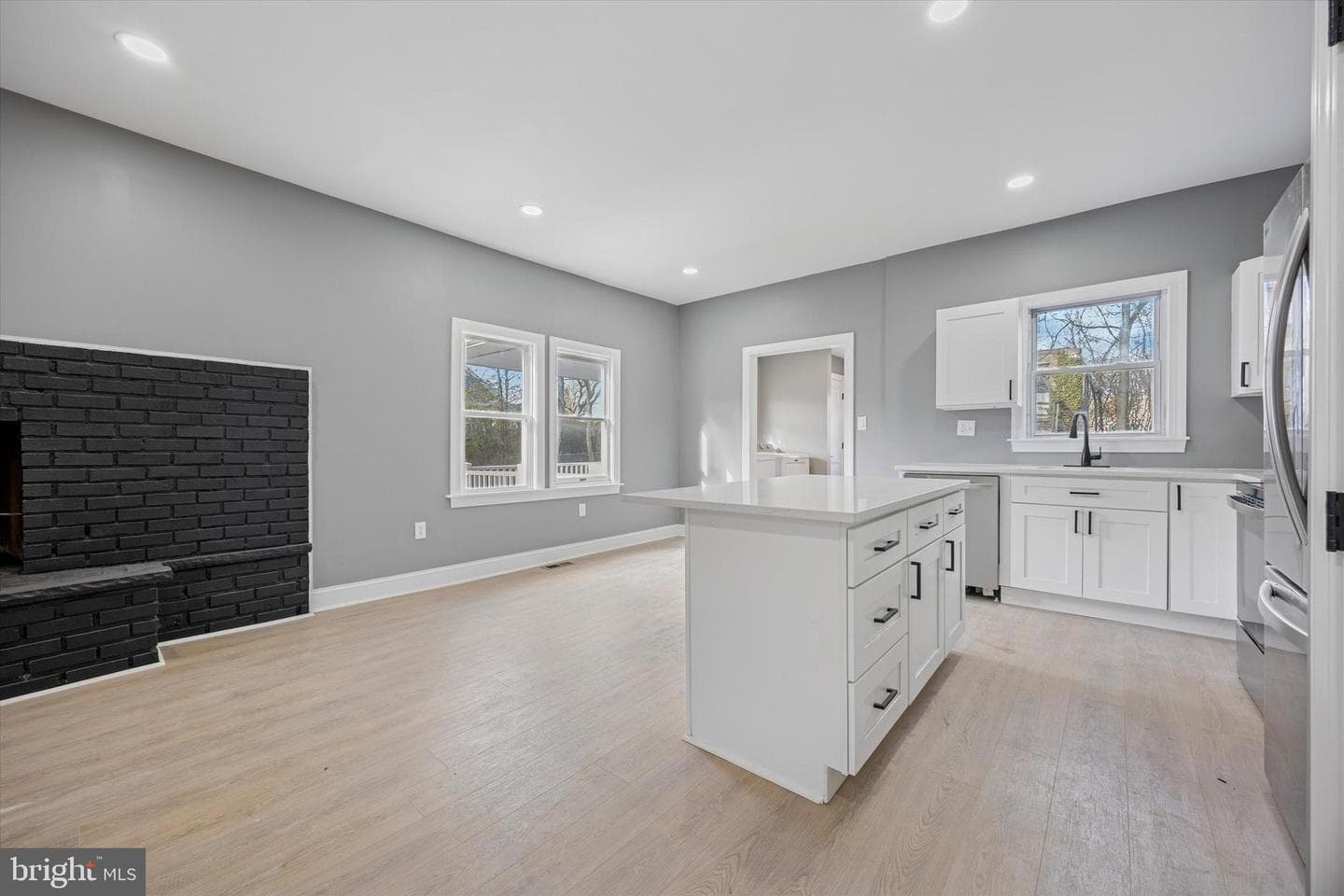 523 W Glenside Avenue photo 9