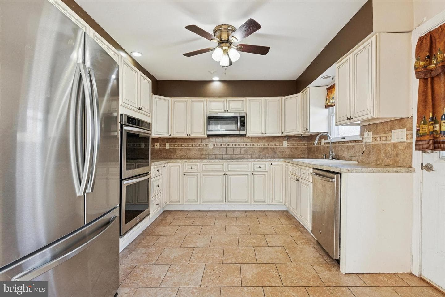 2643 Phipps Avenue photo 8