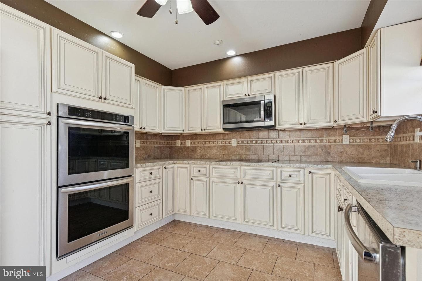 2643 Phipps Avenue photo 9