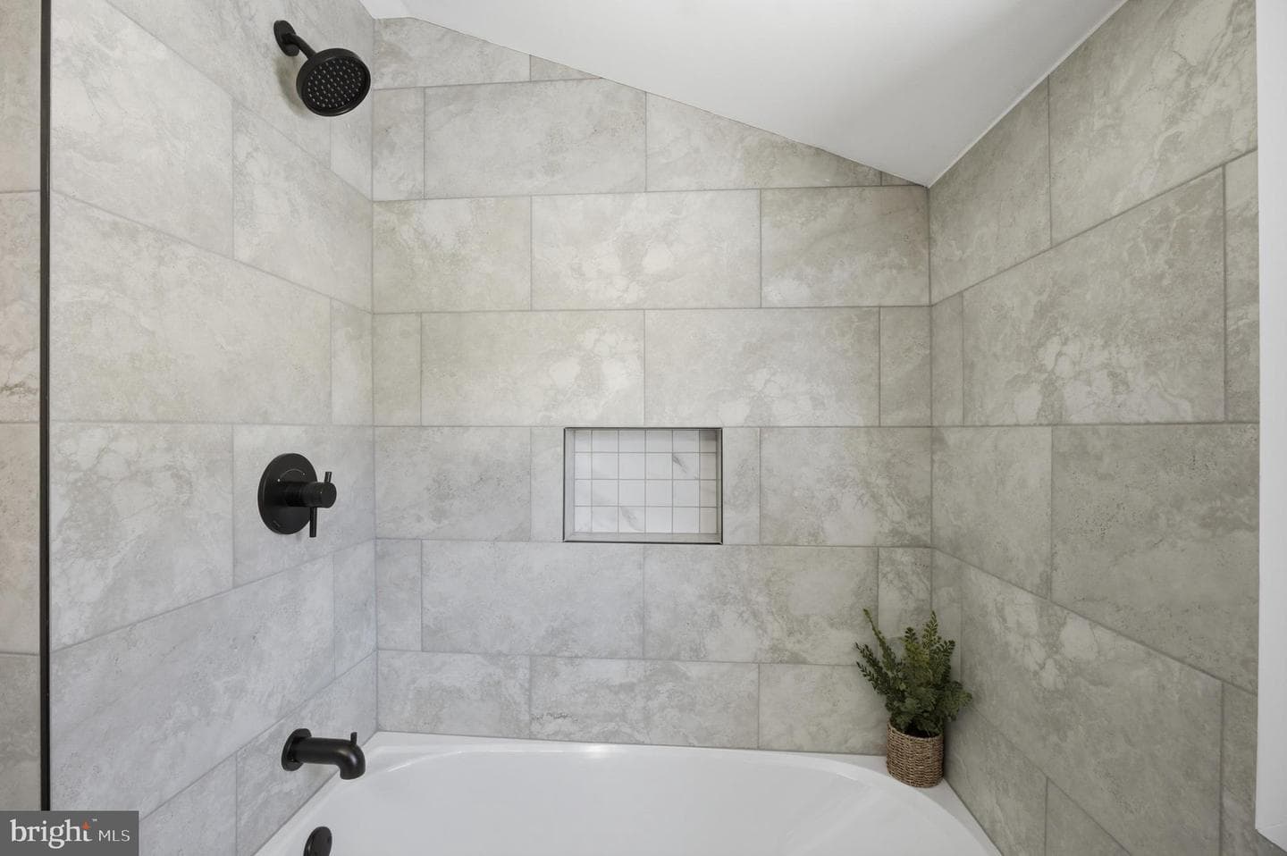 8004 Gladstone Road photo 17