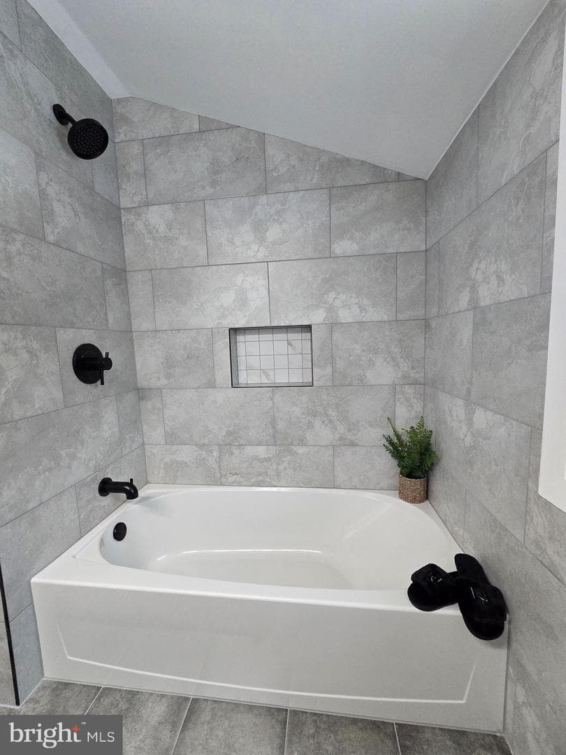 8004 Gladstone Road photo 19