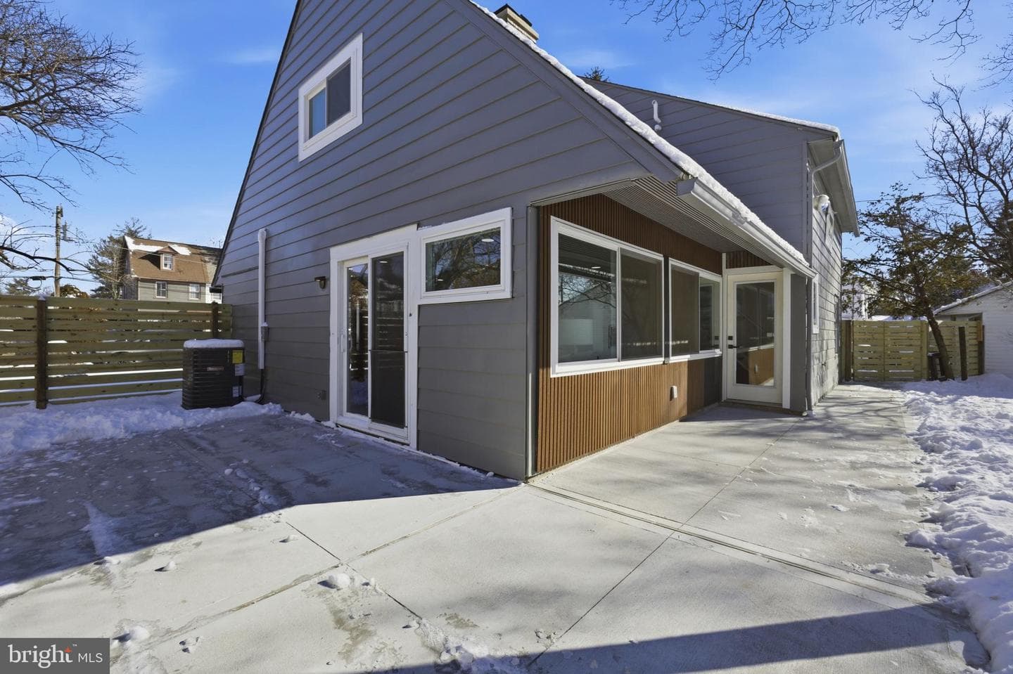 8004 Gladstone Road photo 27
