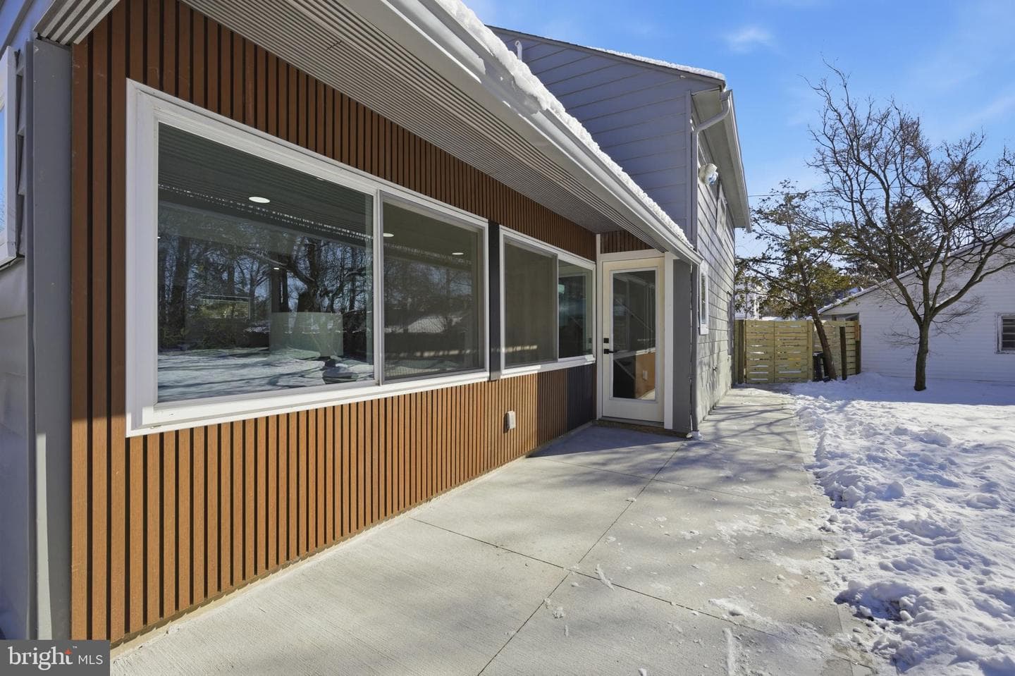8004 Gladstone Road photo 28