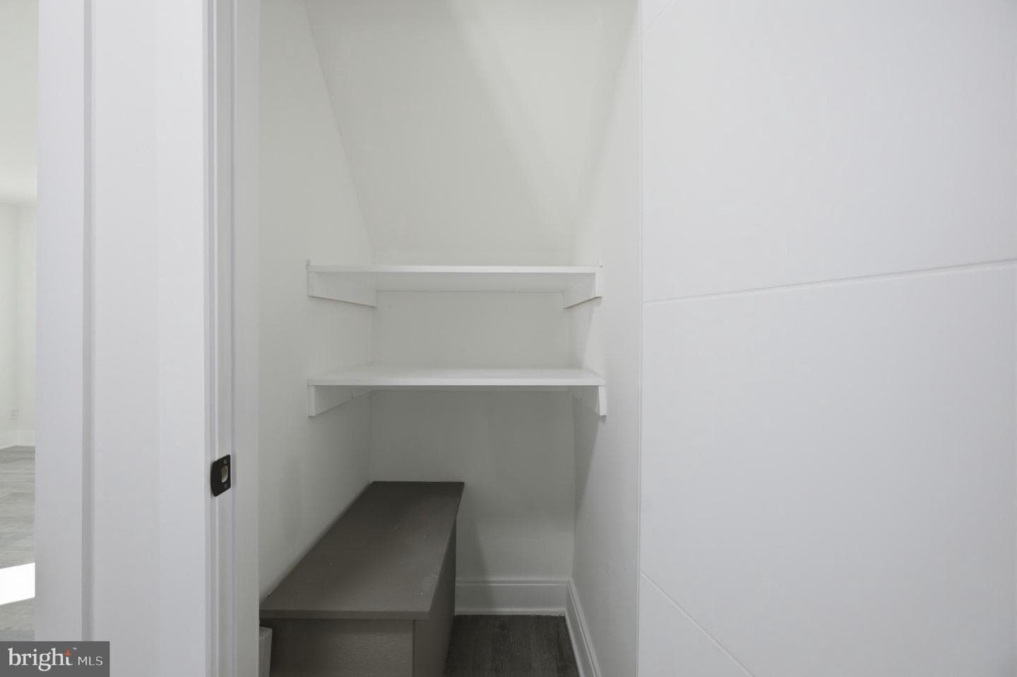 8004 Gladstone Road photo 35