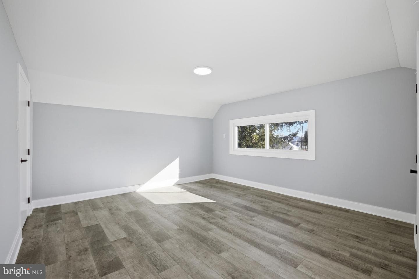 8004 Gladstone Road photo 37