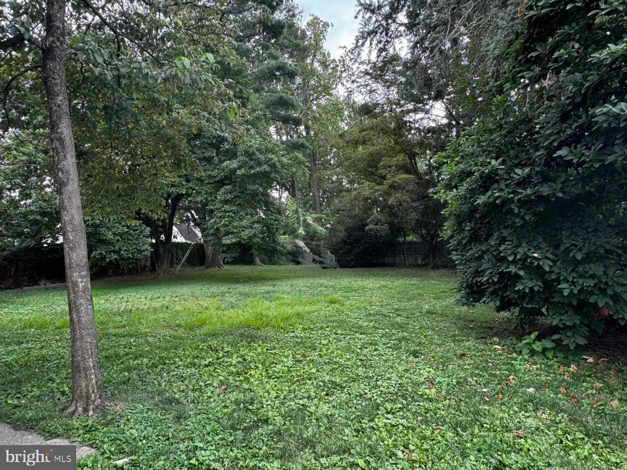 8004 Gladstone Road photo 69