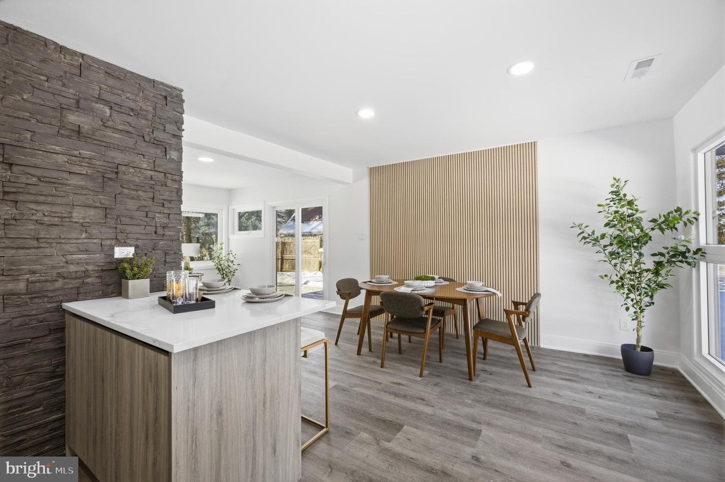 8004 Gladstone Road photo 8