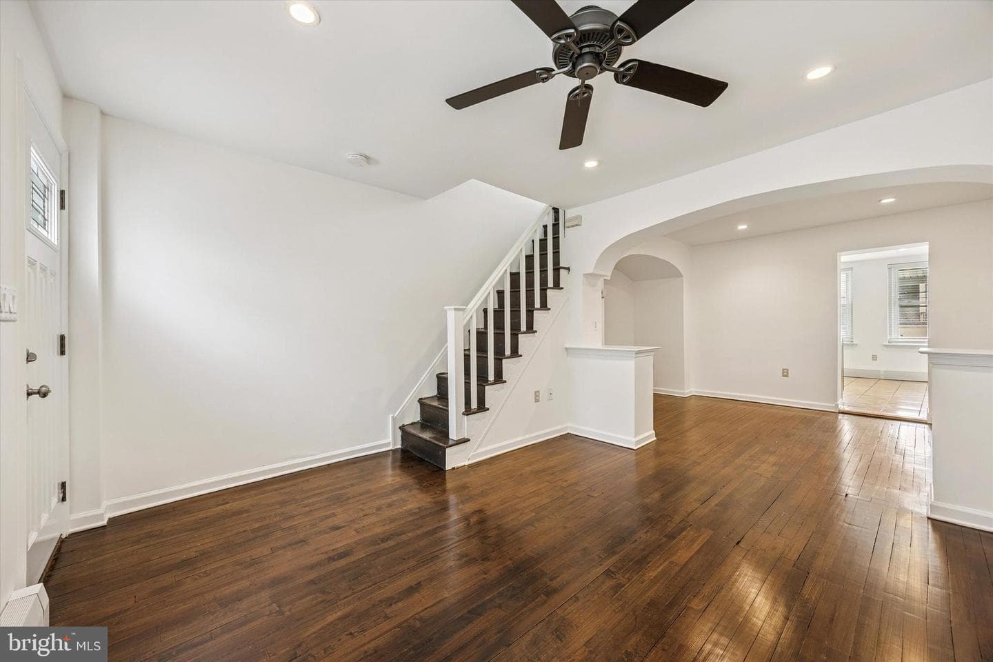 313 E Hector Street photo 2