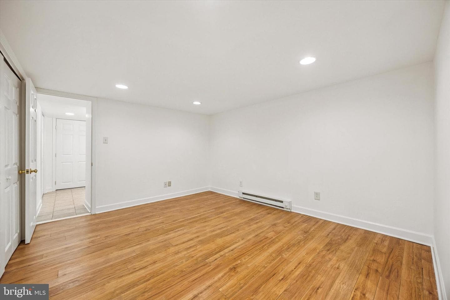 313 E Hector Street photo 20