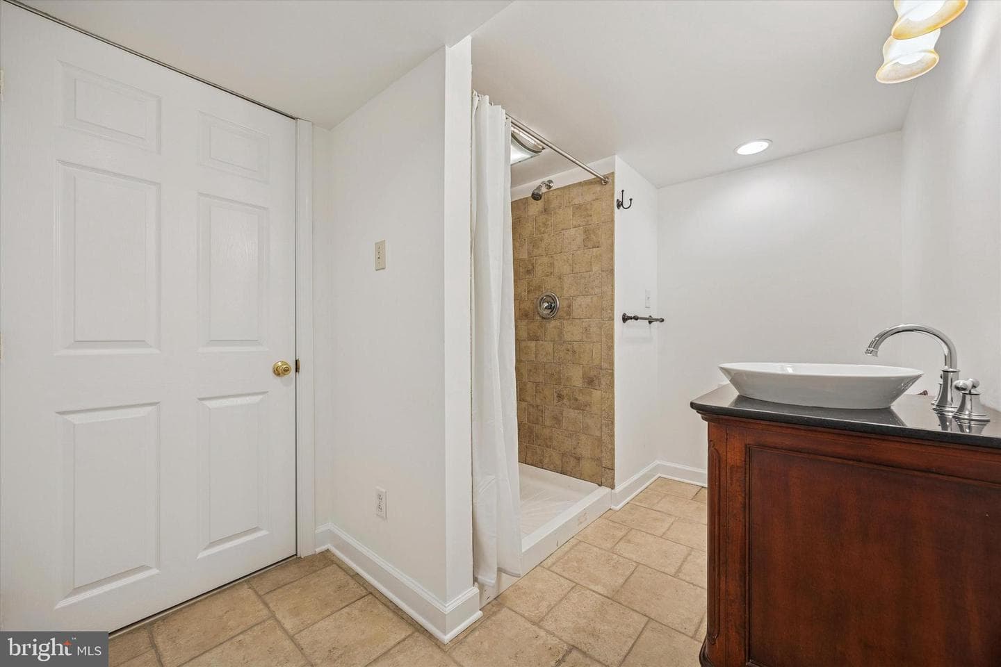 313 E Hector Street photo 21