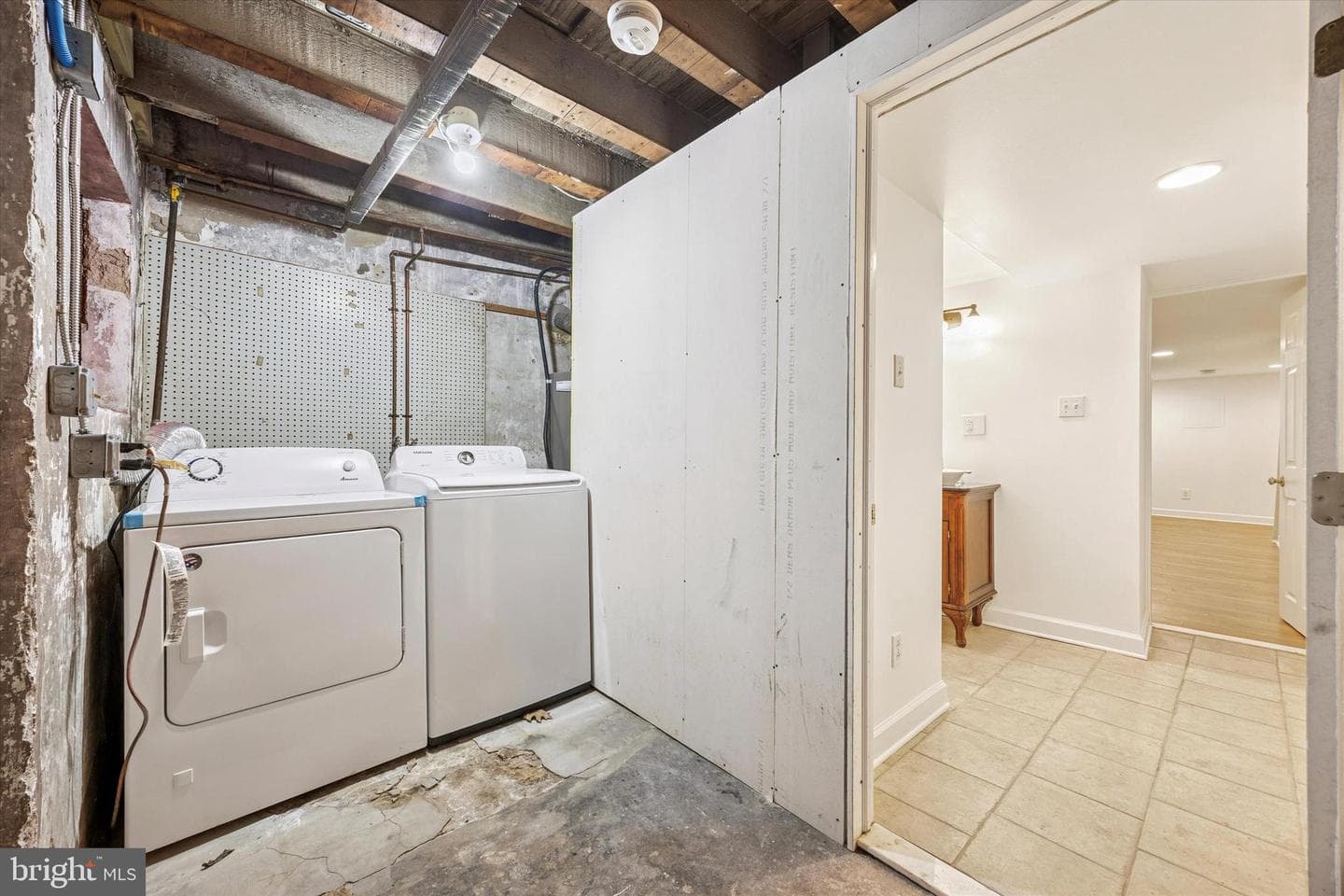 313 E Hector Street photo 23