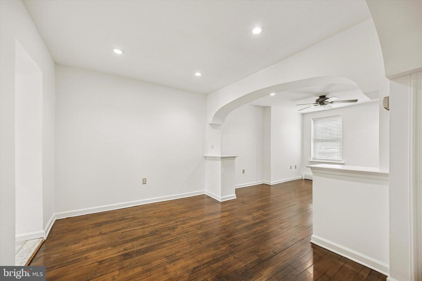 313 E Hector Street photo 4