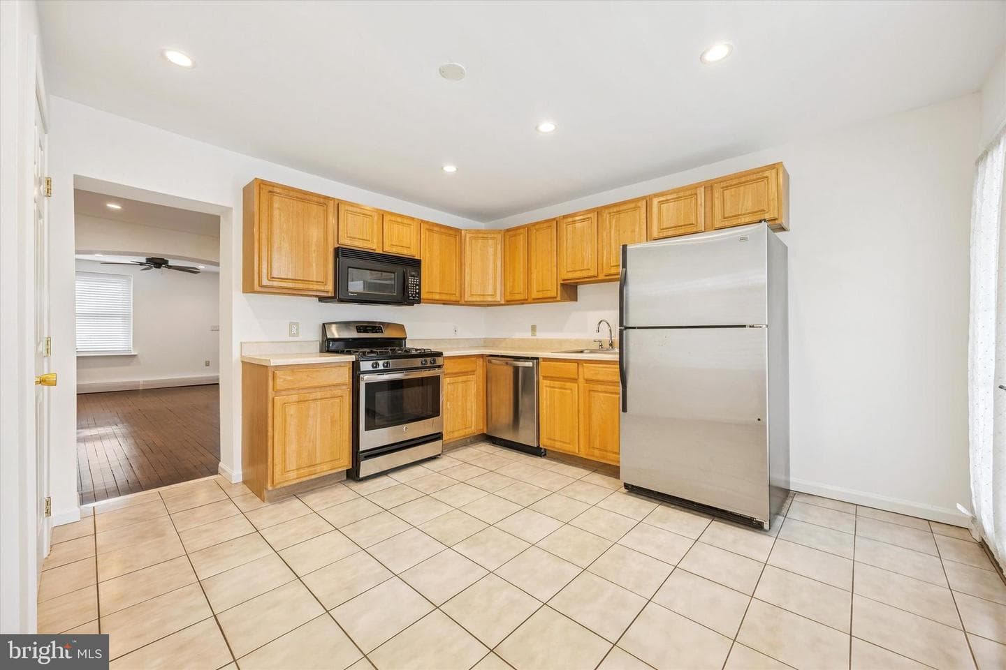 313 E Hector Street photo 7