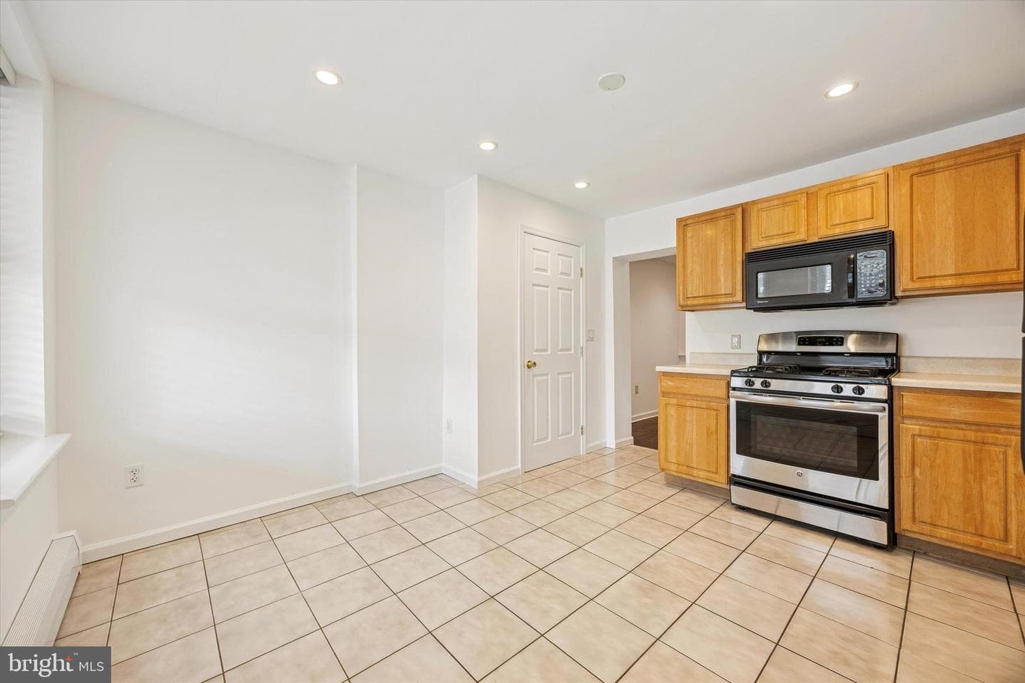 313 E Hector Street photo 8
