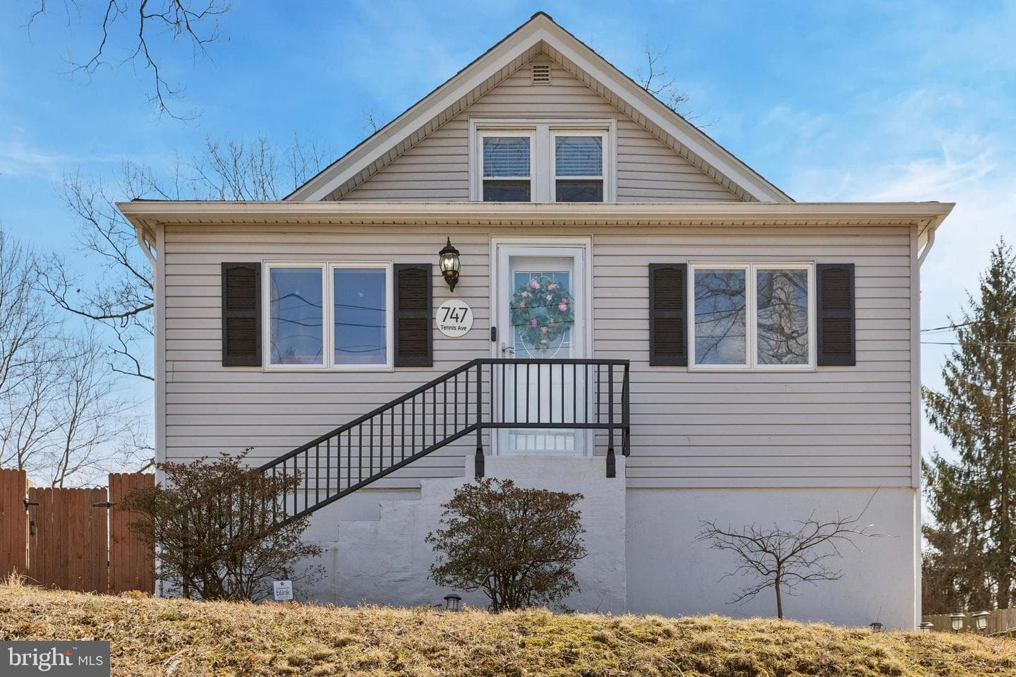 747 Tennis Avenue photo 2
