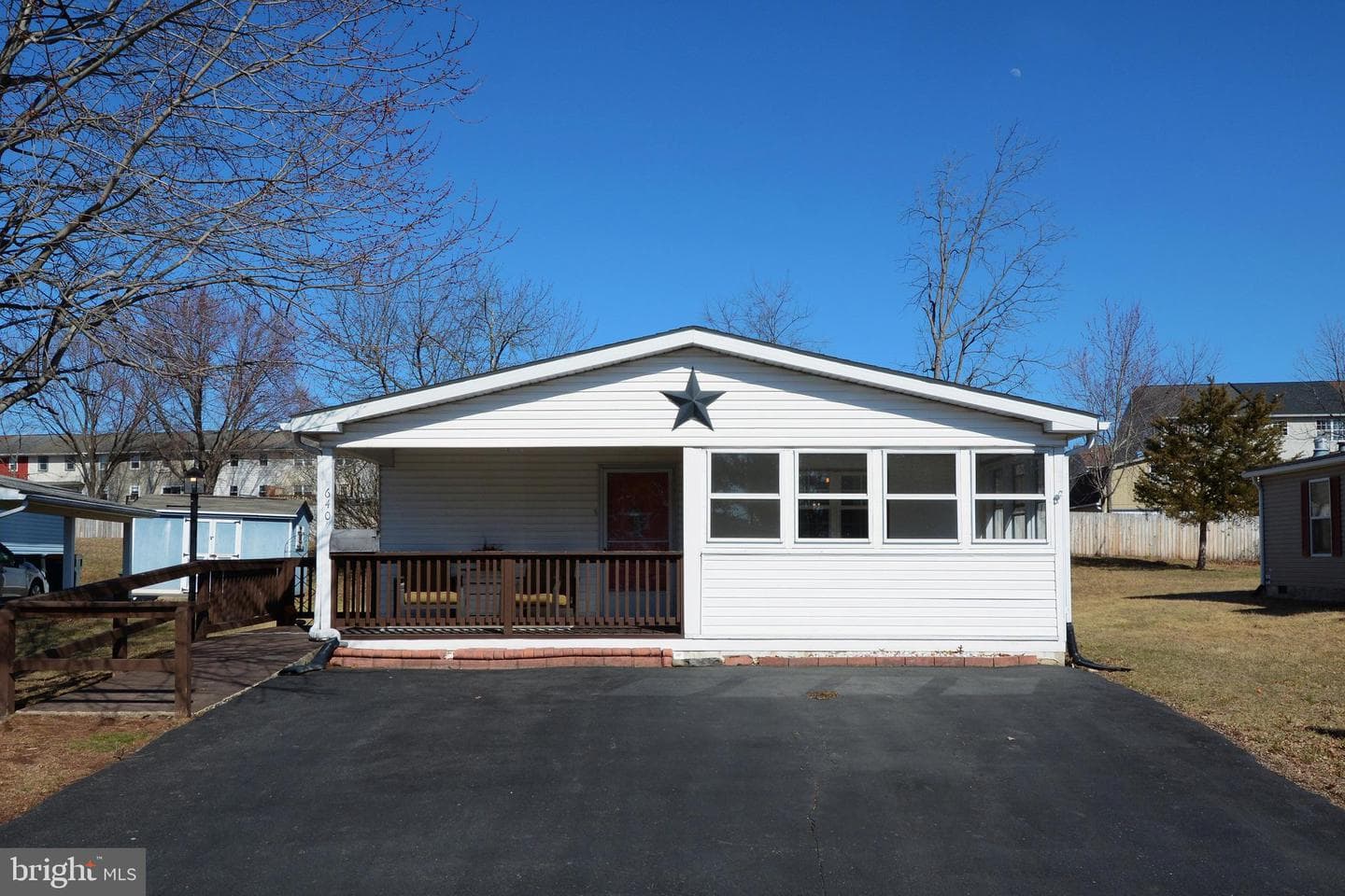 640 Apple Street photo 2