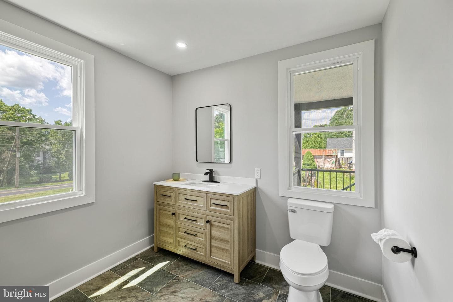 15 Henry Avenue photo 13