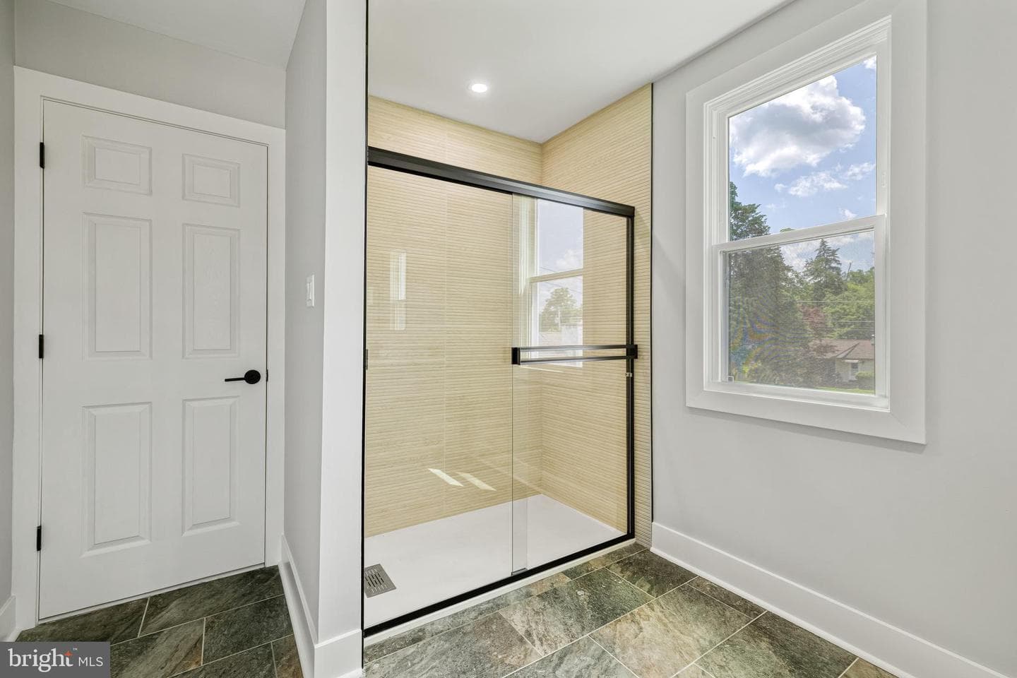 15 Henry Avenue photo 14