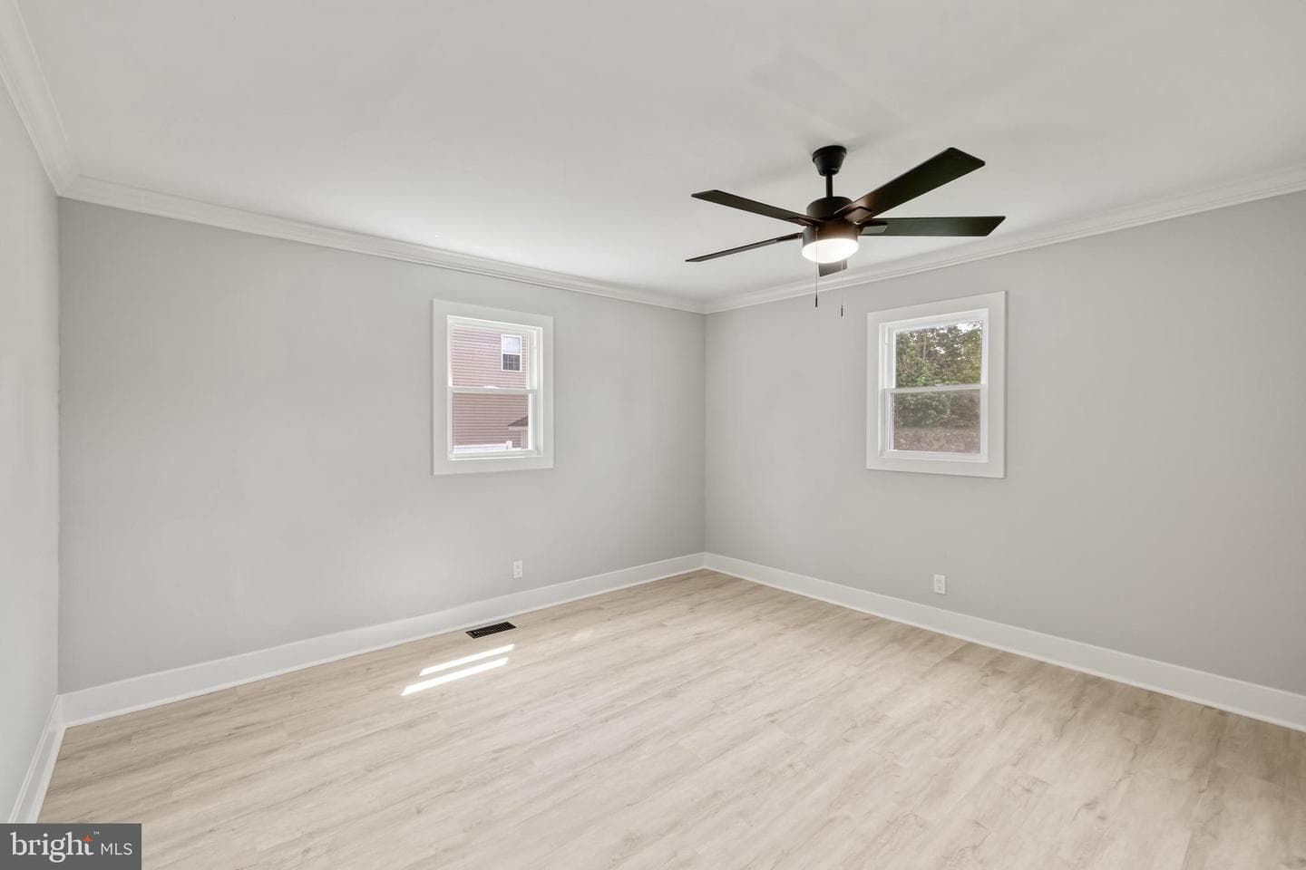 15 Henry Avenue photo 16