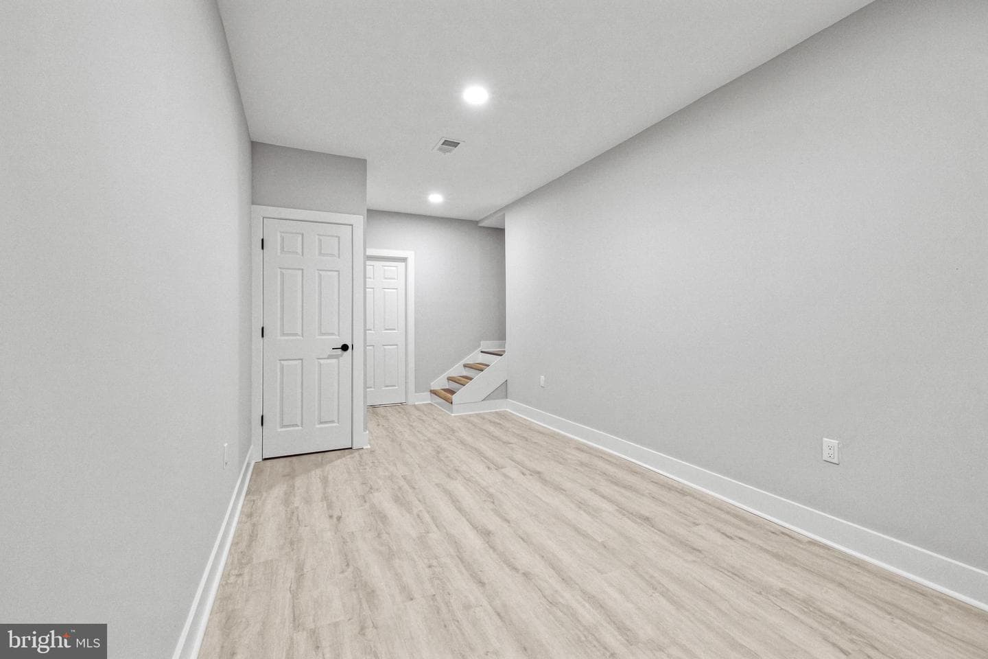 15 Henry Avenue photo 19
