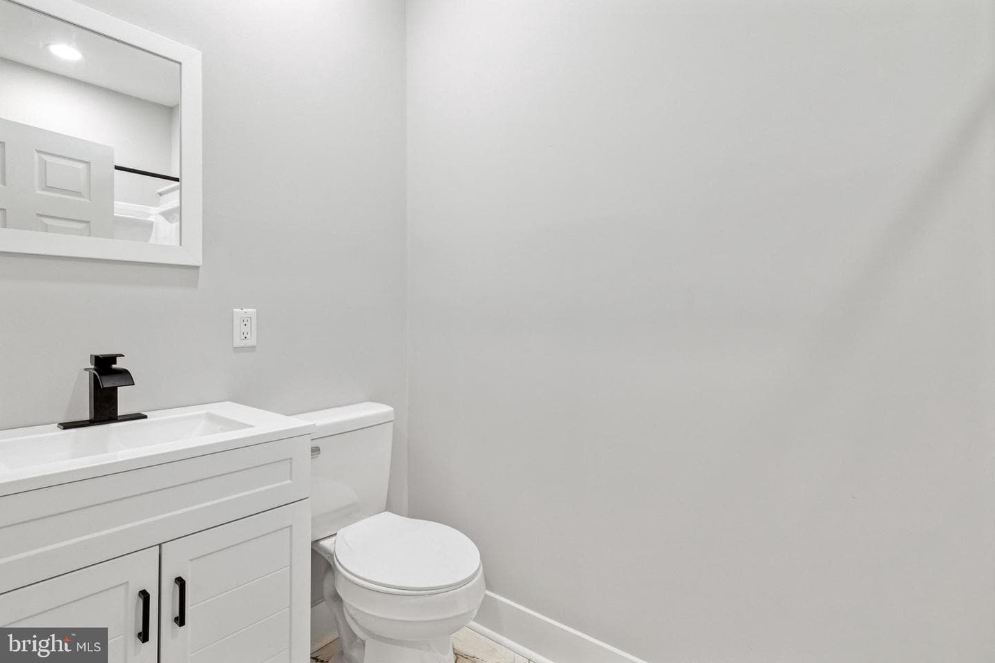 15 Henry Avenue photo 23