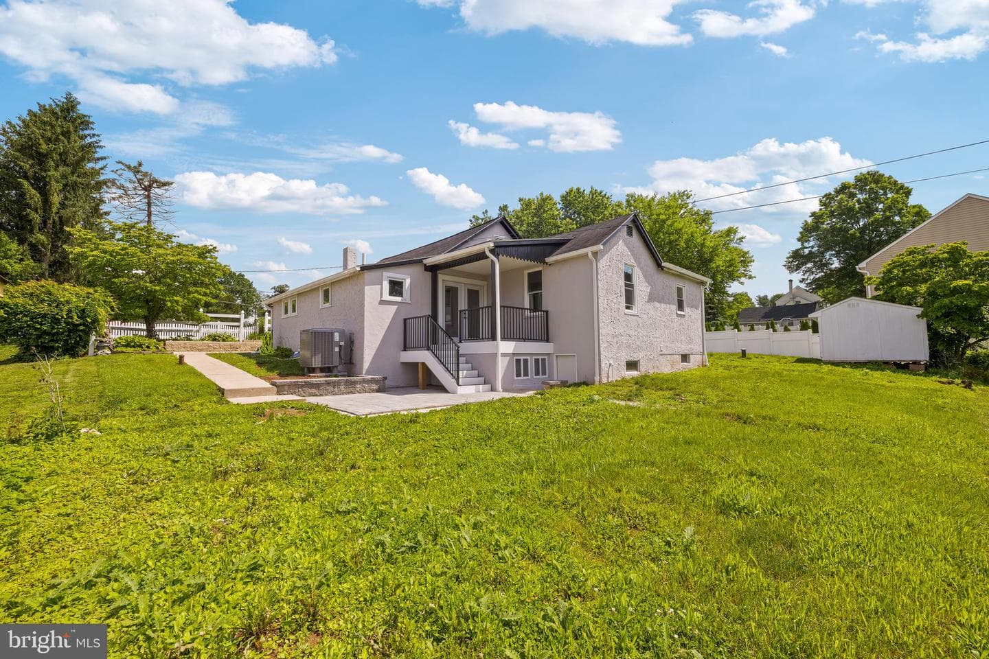 15 Henry Avenue photo 28