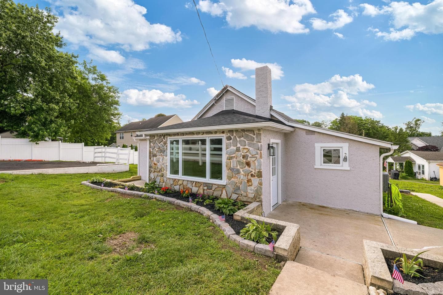 15 Henry Avenue photo 29