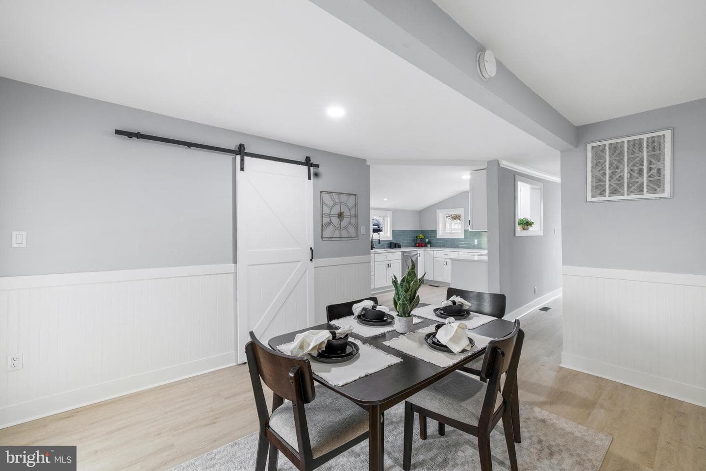 15 Henry Avenue photo 9