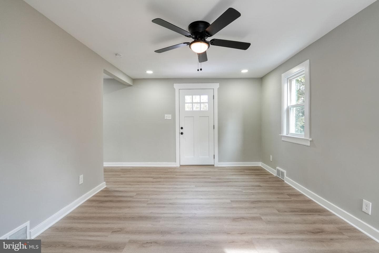 627 Argyle Avenue photo 10