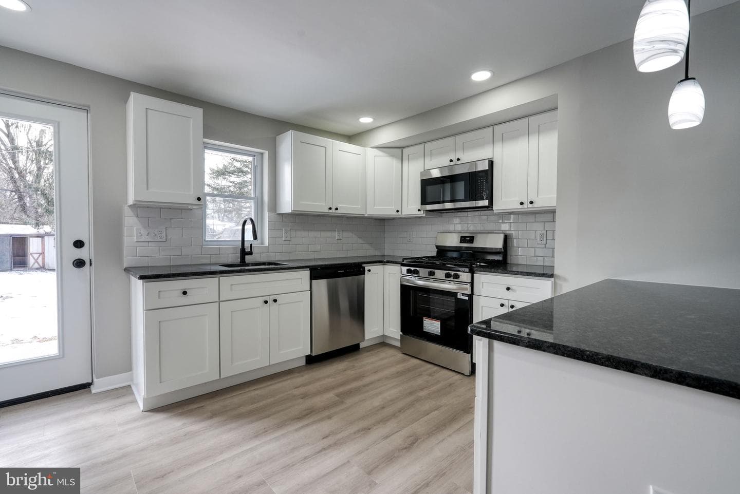 627 Argyle Avenue photo 15