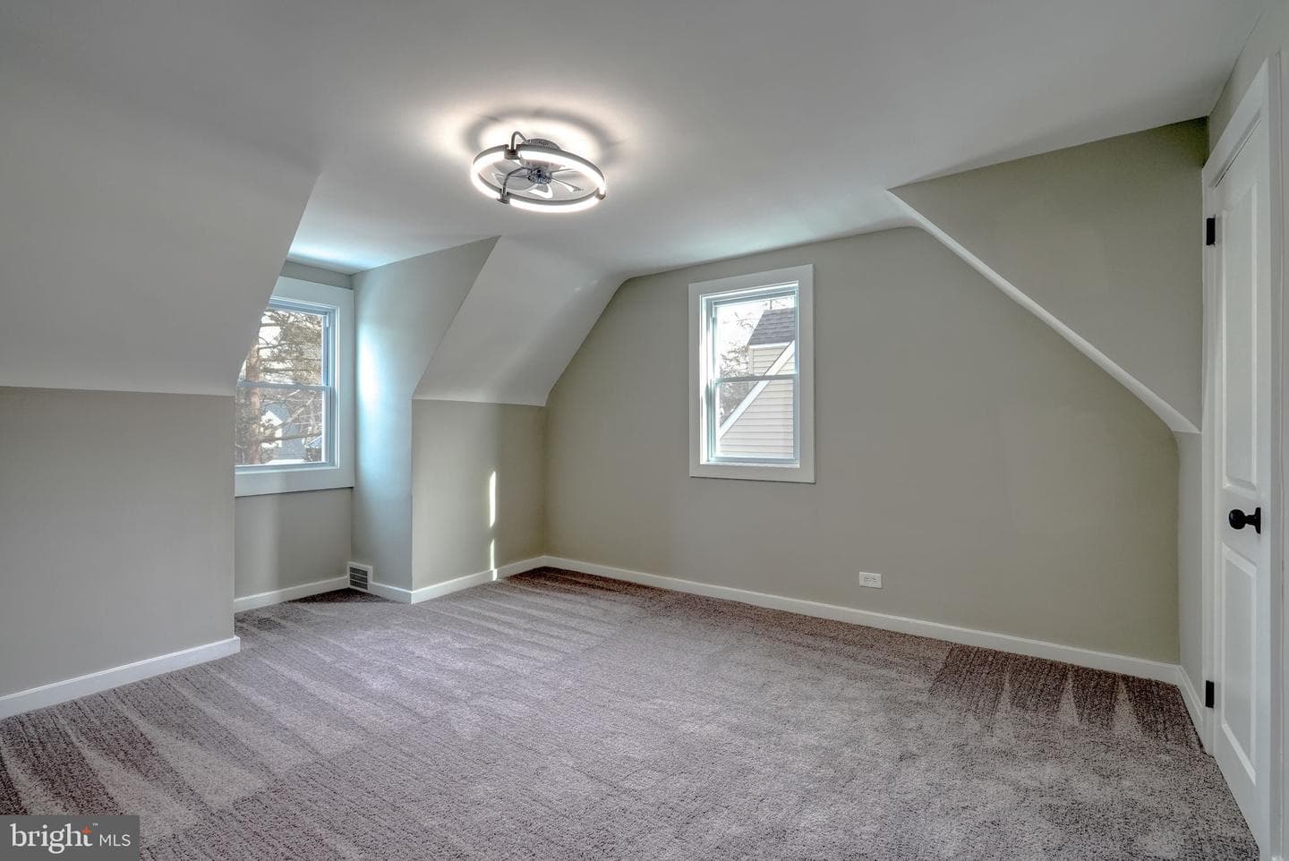 627 Argyle Avenue photo 22