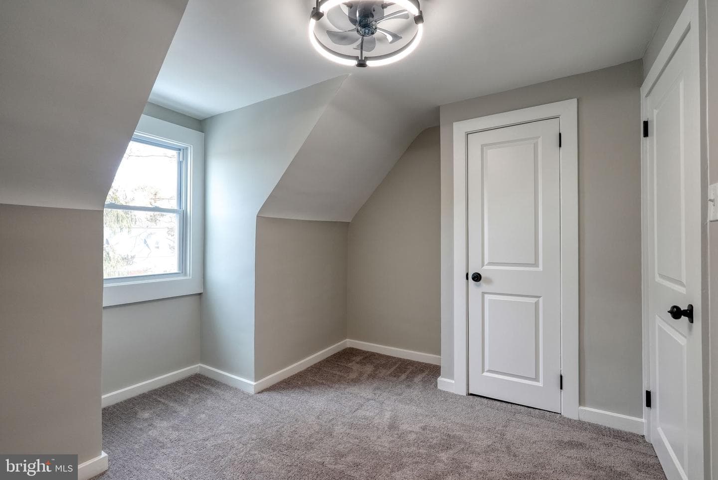 627 Argyle Avenue photo 27