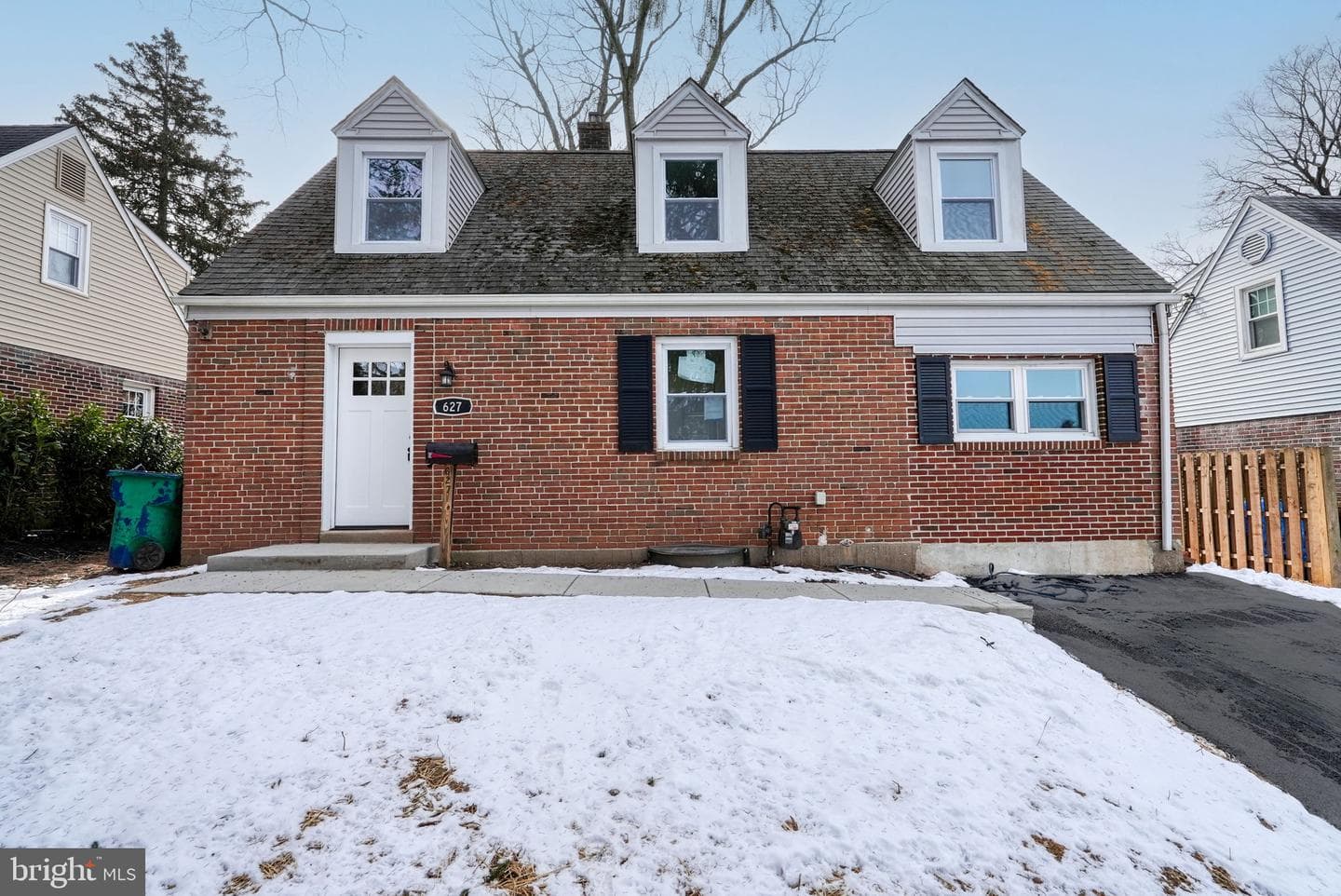 627 Argyle Avenue photo 3