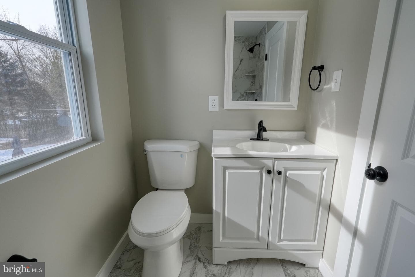 627 Argyle Avenue photo 37