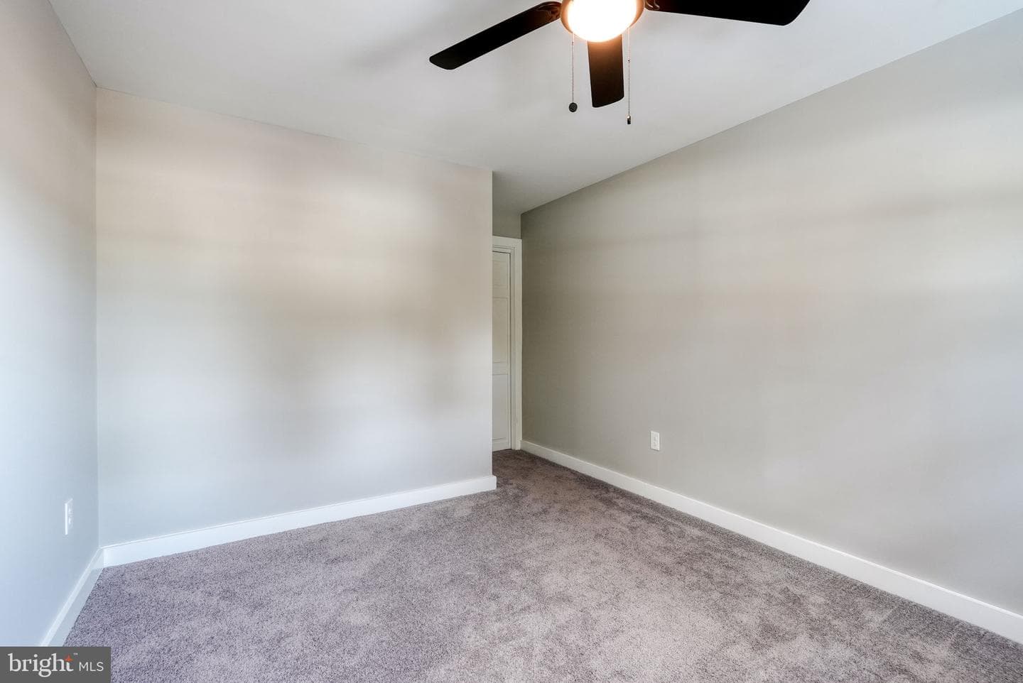 627 Argyle Avenue photo 42