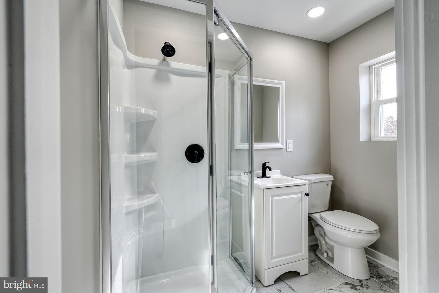 627 Argyle Avenue photo 44