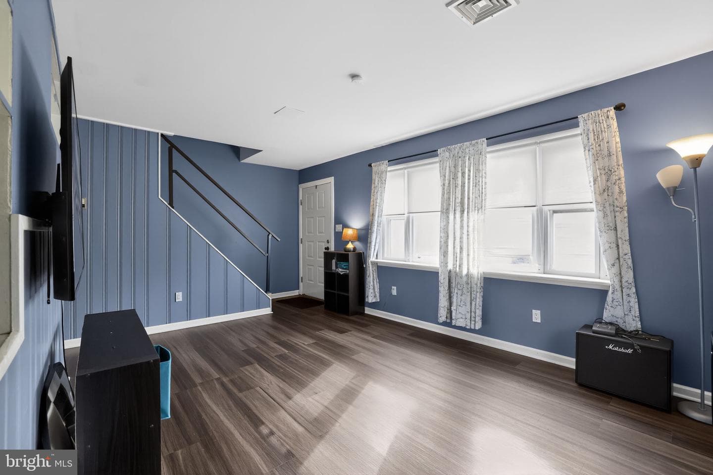 313 W Walnut Street photo 2