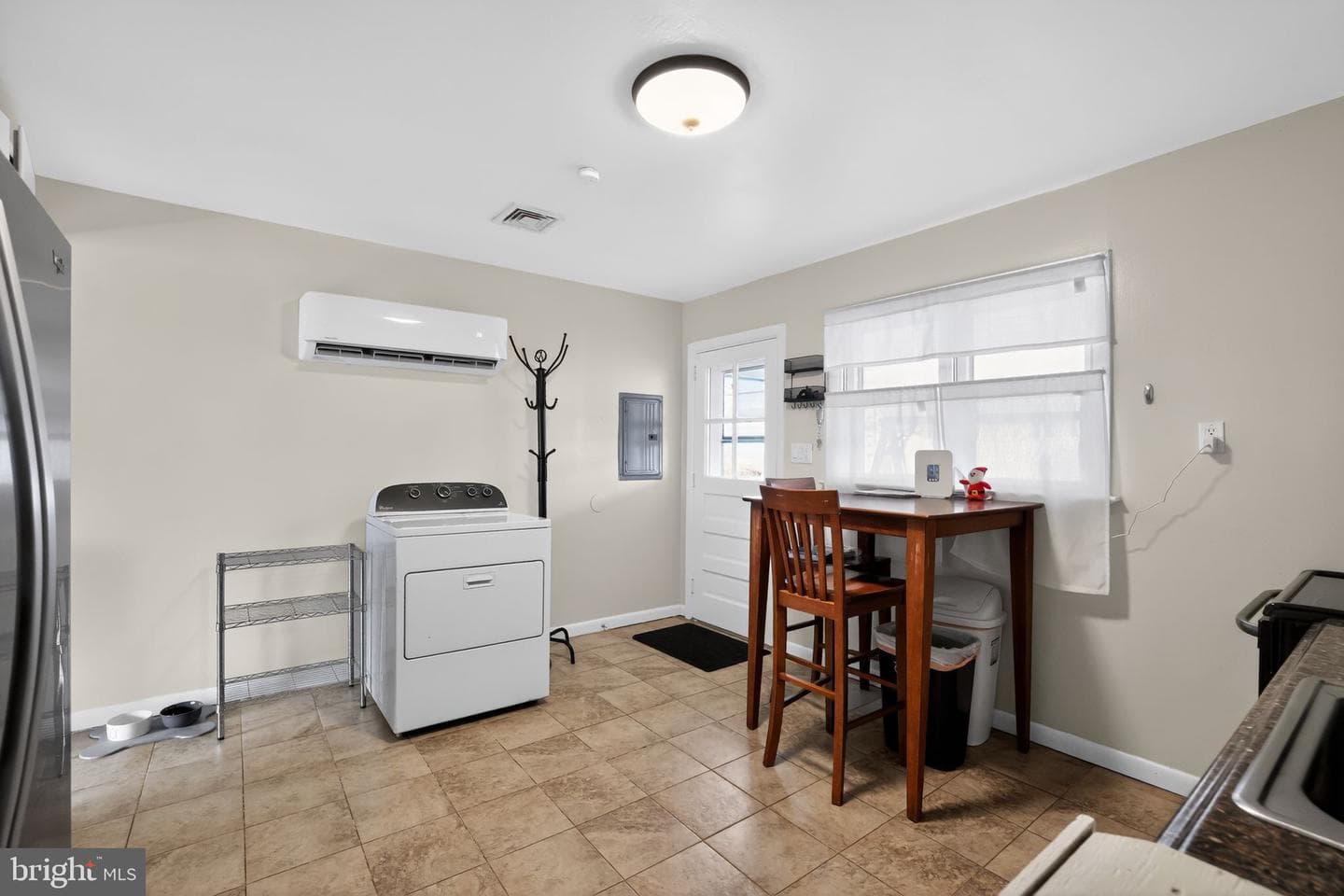 313 W Walnut Street photo 8