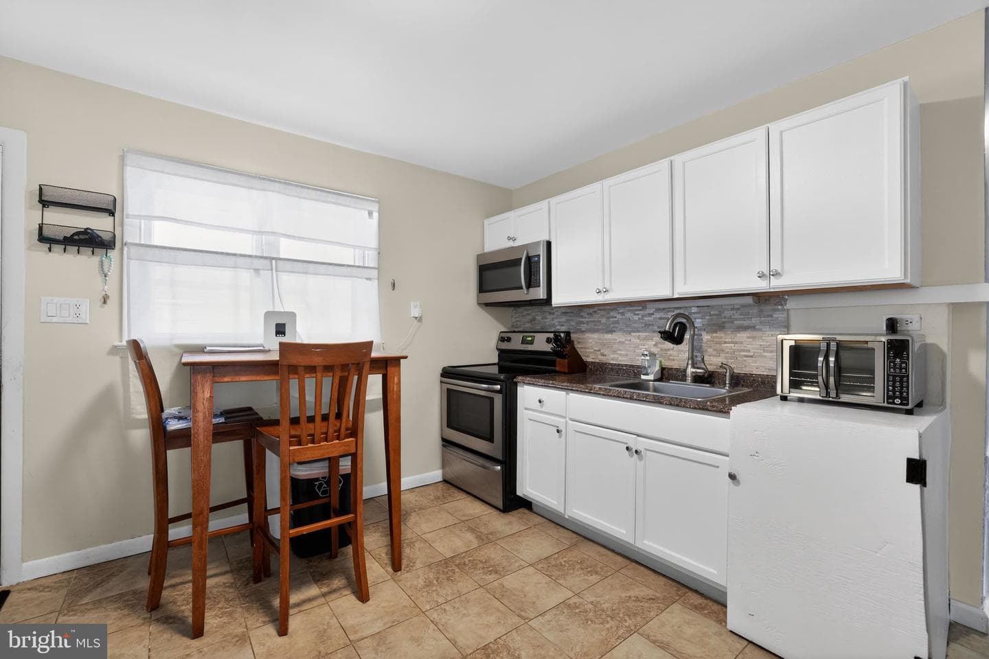 313 W Walnut Street photo 9