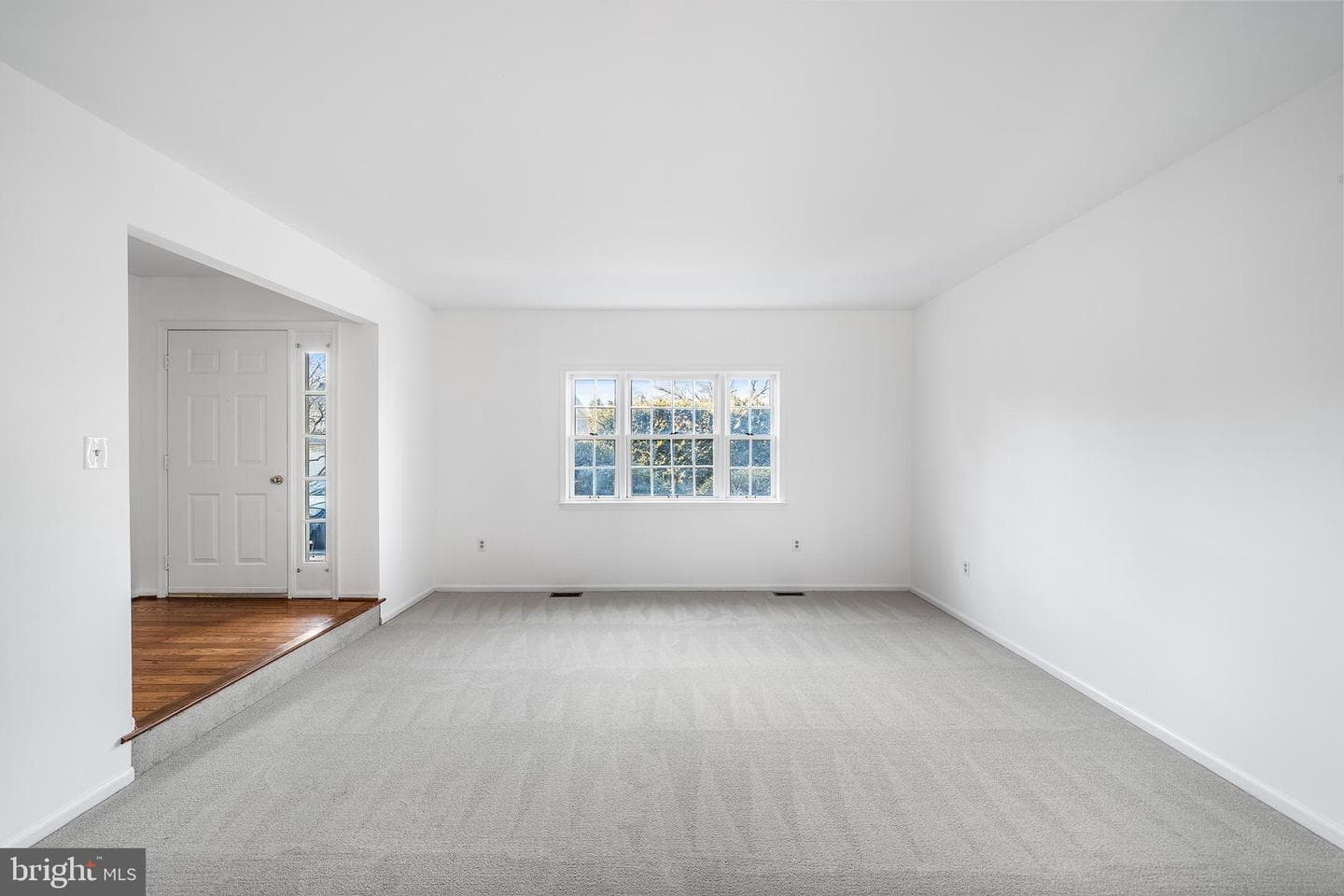 1511 Isaacs Court photo 3