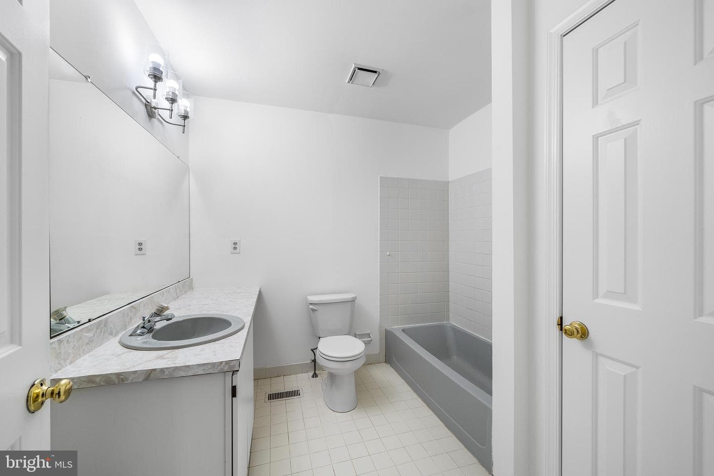 1511 Isaacs Court photo 30