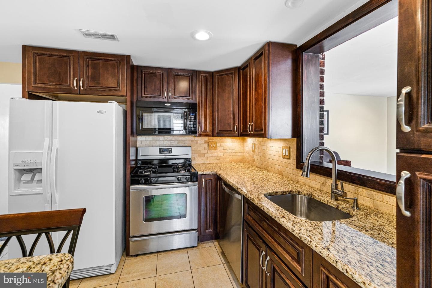 2009 Parkview Avenue photo 8